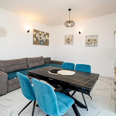 With Parking Space - 24646 * Zara