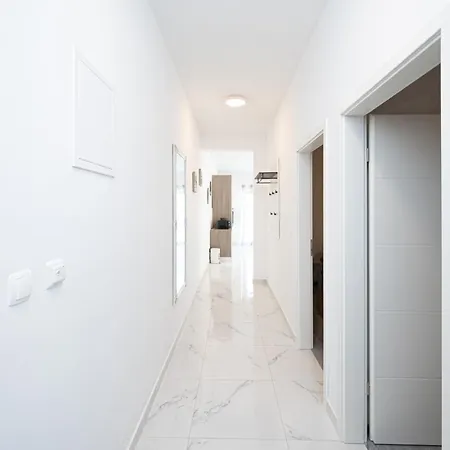 With Parking Space - 24646 Apartamento Zadar