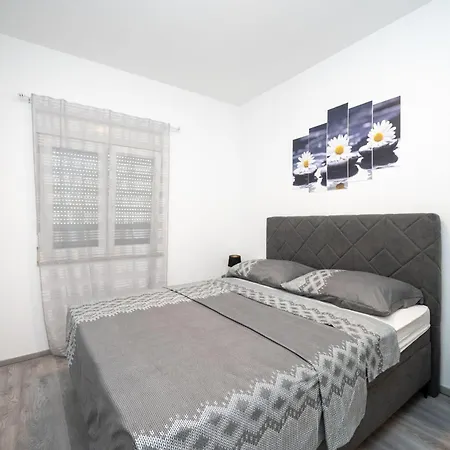 Appartamento With Parking Space - 24646