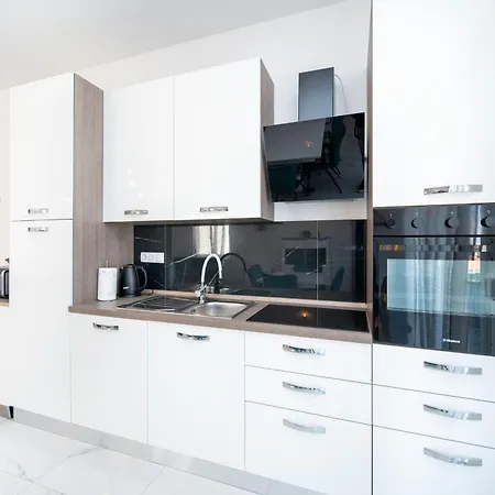 With Parking Space - 24646 Apartman *