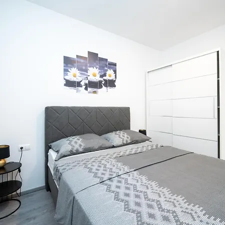 Appartamento With Parking Space - 24646
