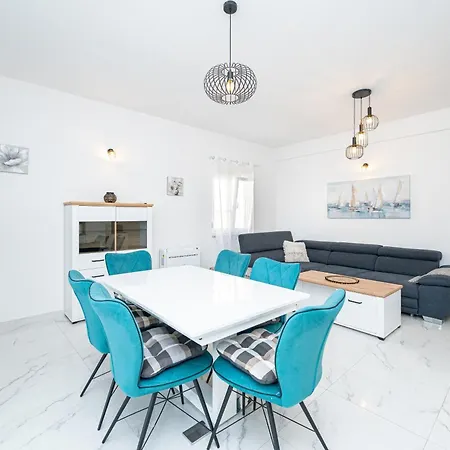 With Parking Space - 24646 Appartement *