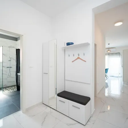 With Parking Space - 24646 Apartmán Zadar