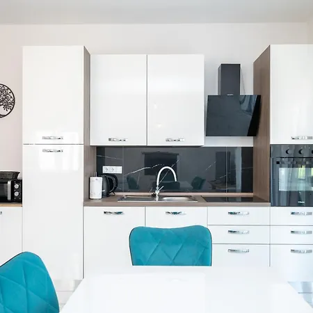 With Parking Space - 24646 Appartement *